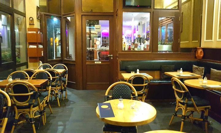 Petit Paris Cafe Bistro